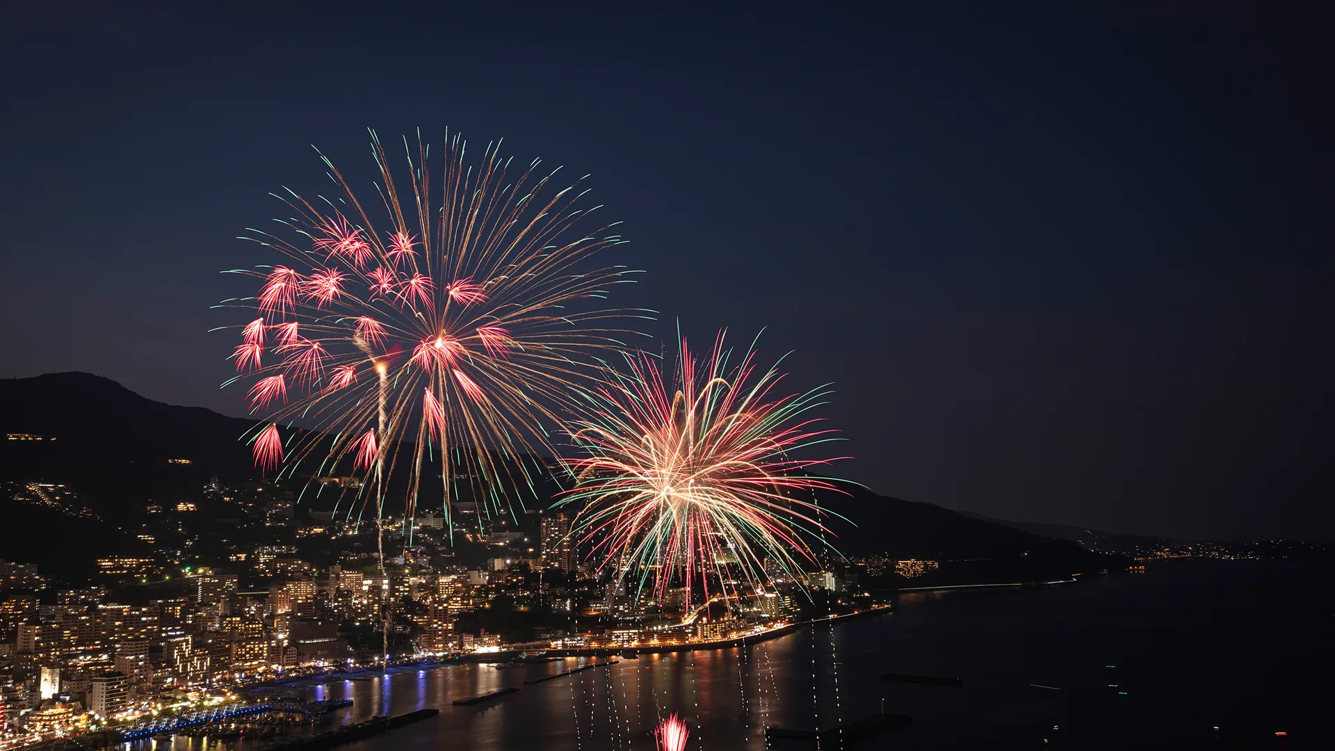 熱海の海上花火大会
